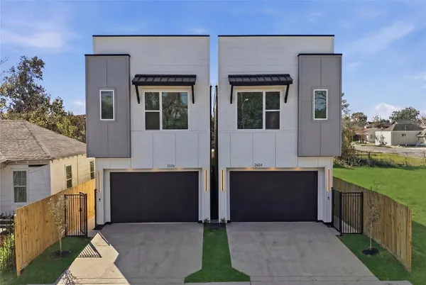 a front view of house with yard