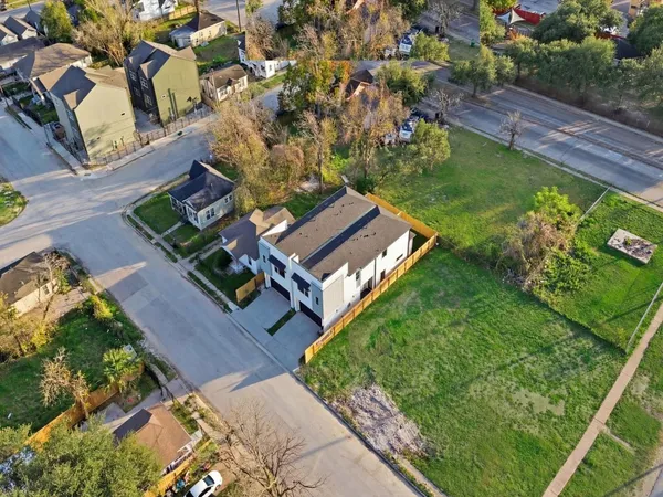 $859,990 | 2604-2606 Winbern Street, Houston, TX 77004