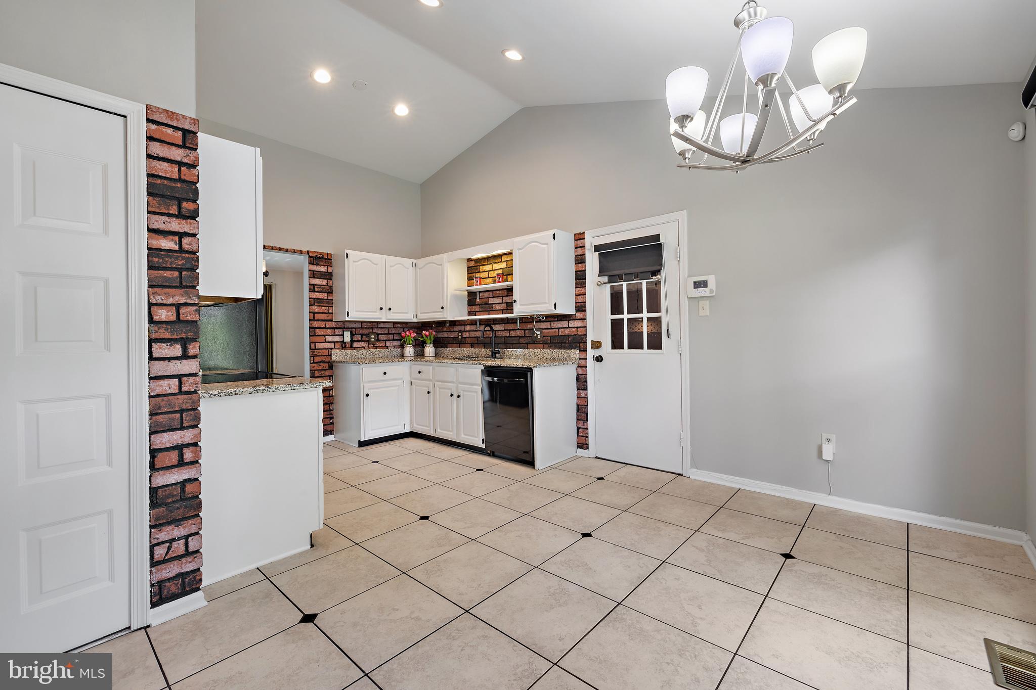 4906 Ten Mills Road Columbia, MD 21044 - Photo 17 of 54 Lots of space in the kitchen