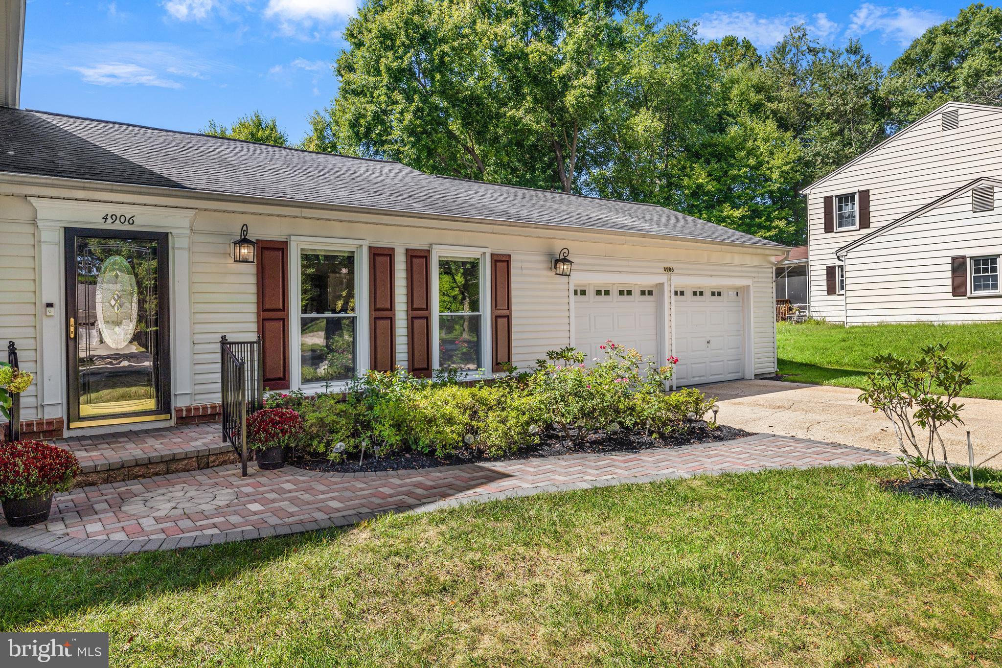 4906 Ten Mills Road Columbia, MD 21044 - Photo 4 of 54 Landscaped front entrance