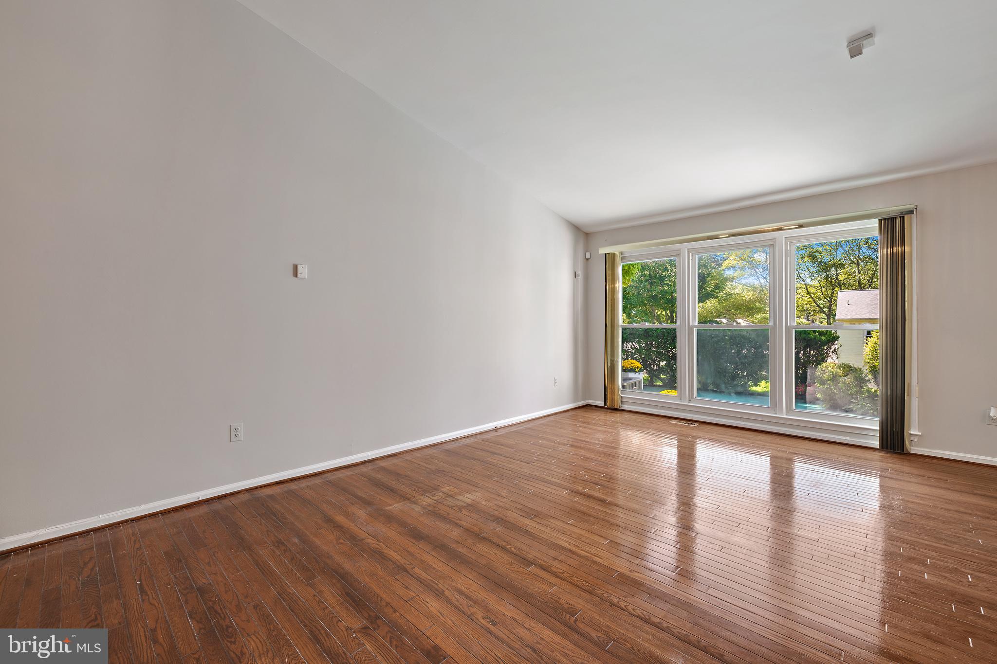4906 Ten Mills Road Columbia, MD 21044 - Photo 9 of 54 Gleaming hardwood floors in the living room