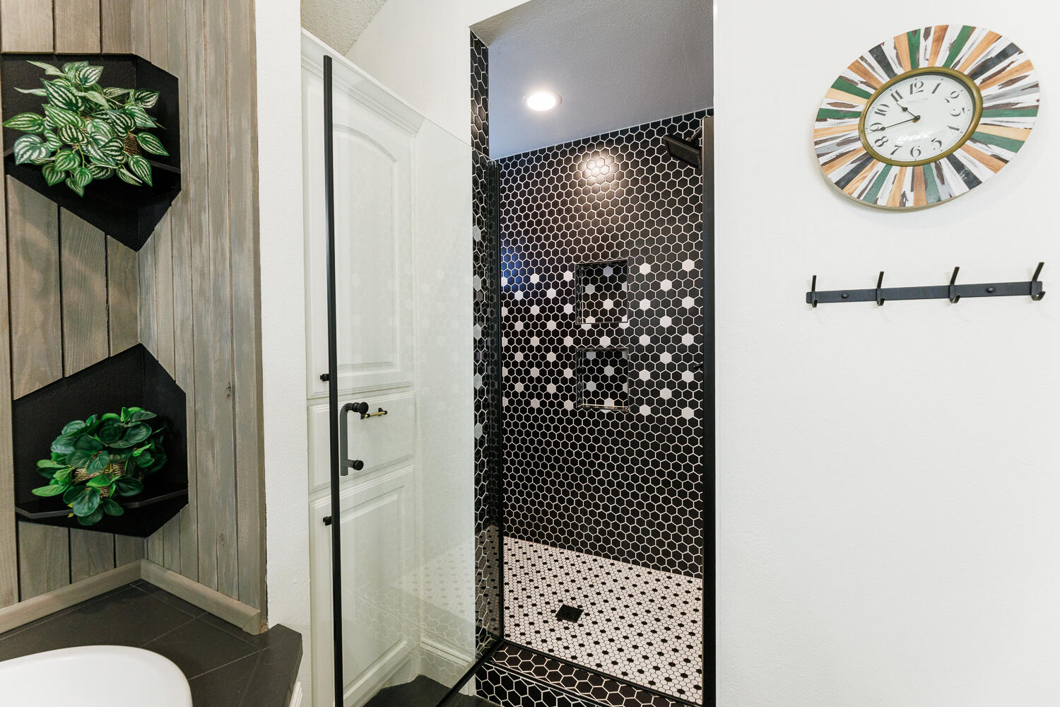 3012 109th Street Lubbock, TX 79423 - Photo 29 of 60 Primary Bathroom