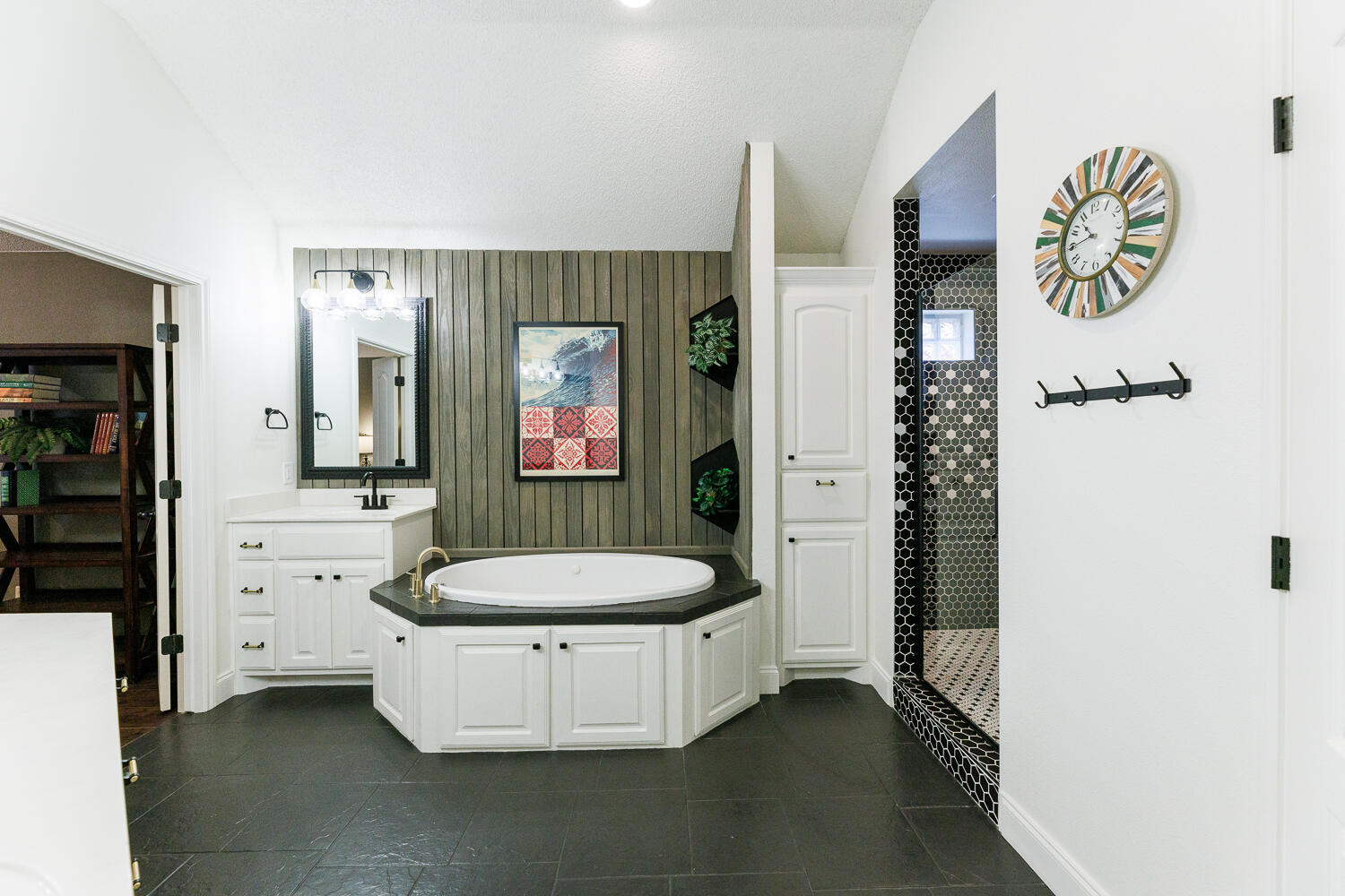 3012 109th Street Lubbock, TX 79423 - Photo 31 of 60 Primary Bathroom