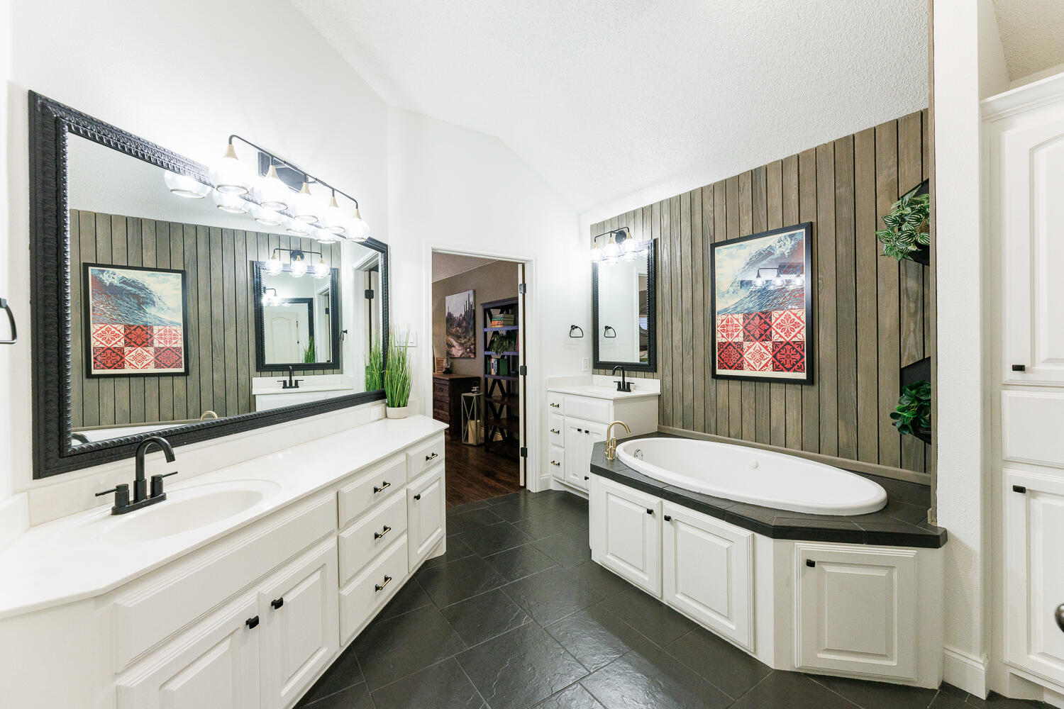 3012 109th Street Lubbock, TX 79423 - Photo 32 of 60 Primary Bathroom