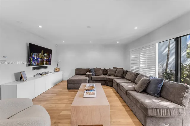 $925,000 | 6611 Southwest 72nd Street, Unit 38, South Miami, FL 33143