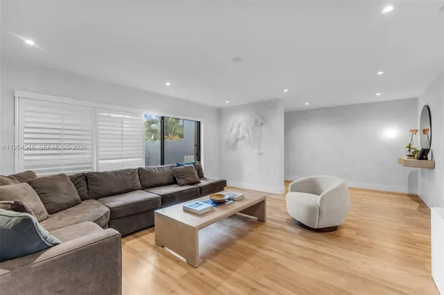 $925,000 | 6611 Southwest 72nd Street, Unit 38, South Miami, FL 33143