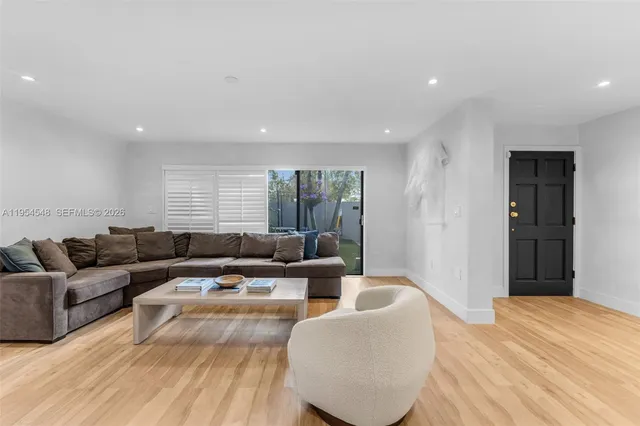 $925,000 | 6611 Southwest 72nd Street, Unit 38, South Miami, FL 33143