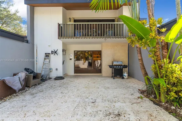 $925,000 | 6611 Southwest 72nd Street, Unit 38, South Miami, FL 33143