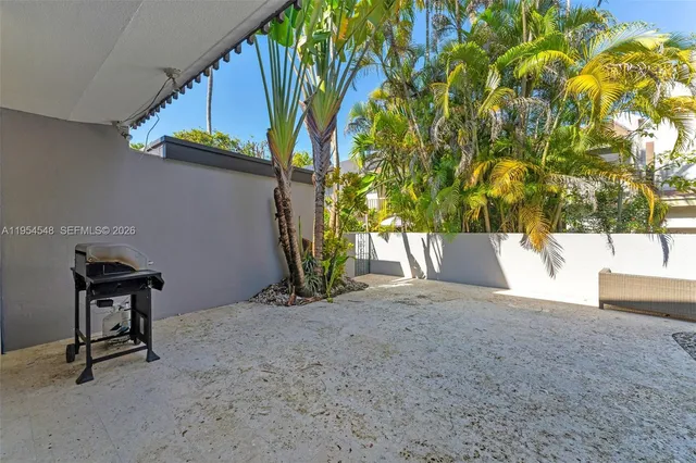 $925,000 | 6611 Southwest 72nd Street, Unit 38, South Miami, FL 33143