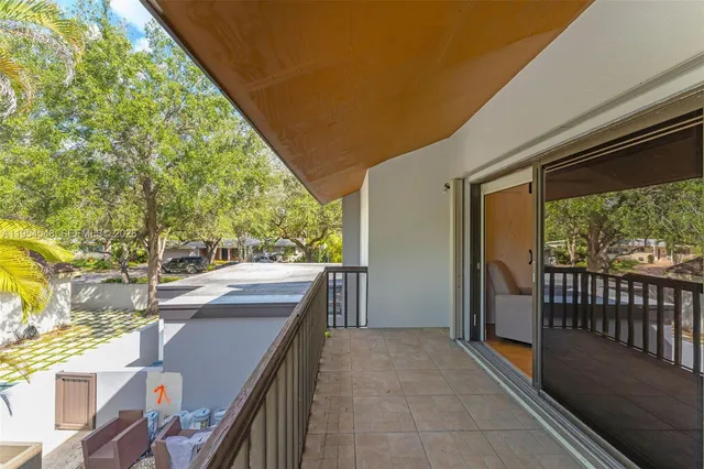 $925,000 | 6611 Southwest 72nd Street, Unit 38, South Miami, FL 33143