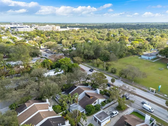 $925,000 | 6611 Southwest 72nd Street, Unit 38, South Miami, FL 33143