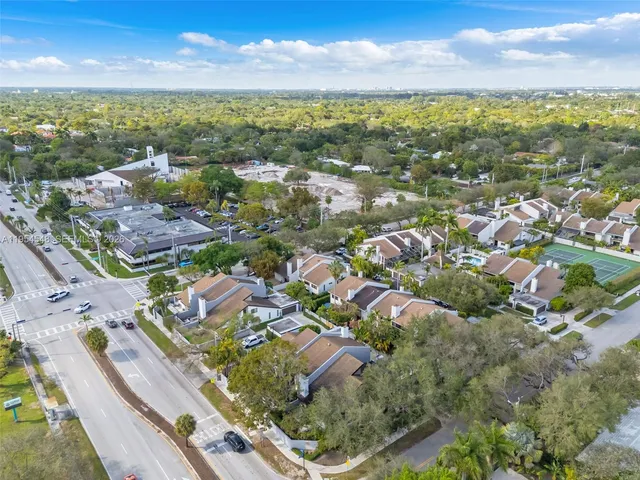 $925,000 | 6611 Southwest 72nd Street, Unit 38, South Miami, FL 33143