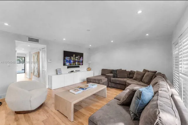 $925,000 | 6611 Southwest 72nd Street, Unit 38, South Miami, FL 33143