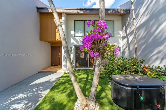 $925,000 | 6611 Southwest 72nd Street, Unit 38, South Miami, FL 33143