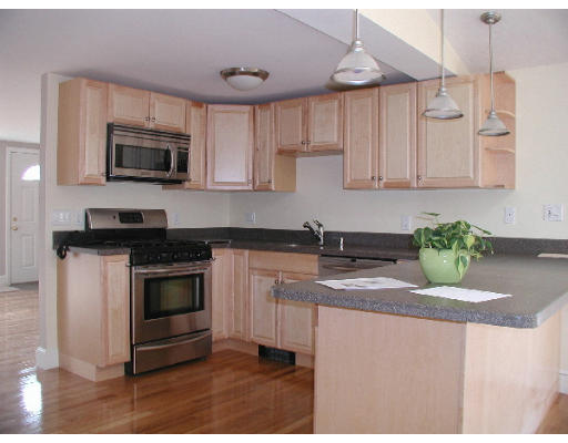55 Rhodes Circle, Unit 55 Hingham, MA 02043 - Photo 3 of 10 Gallery Image 3