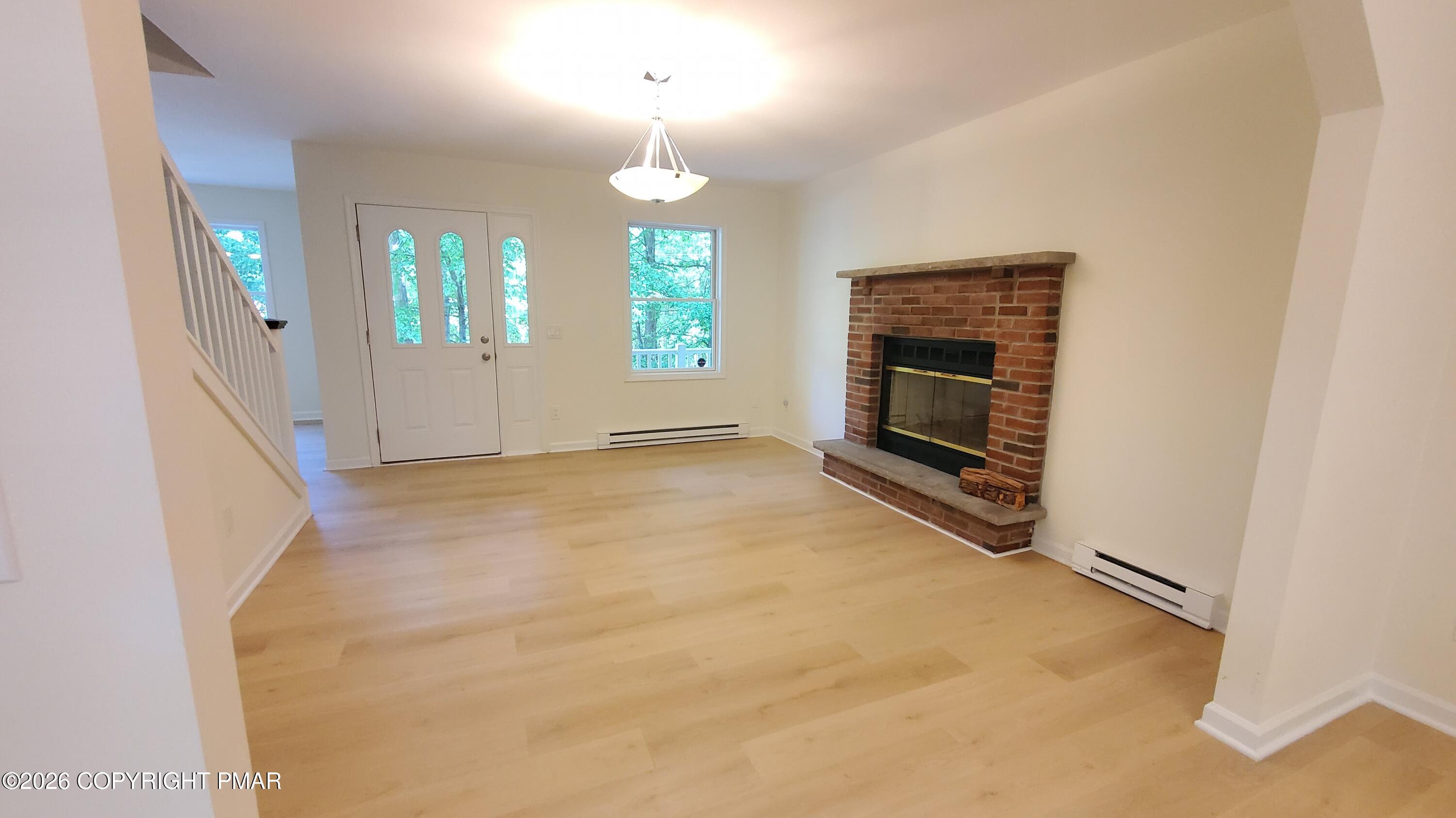 320 Canterbury Road Bushkill, PA 18324 - Photo 28 of 38 Livingroom v2