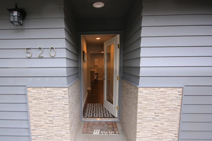 520 Stevens Avenue Northwest Renton, WA 98057 - Photo 2 of 25
