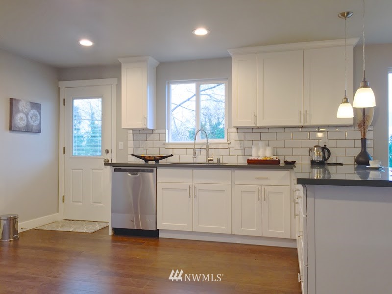 520 Stevens Avenue Northwest Renton, WA 98057 - Photo 12 of 25