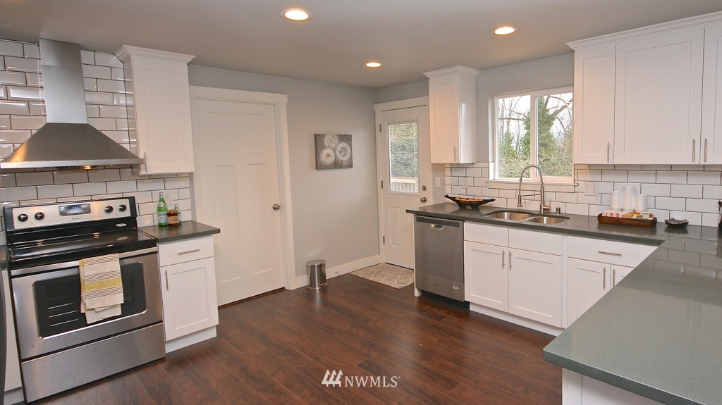 520 Stevens Avenue Northwest Renton, WA 98057 - Photo 13 of 25
