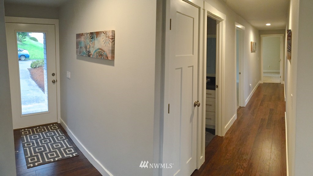 520 Stevens Avenue Northwest Renton, WA 98057 - Photo 3 of 25