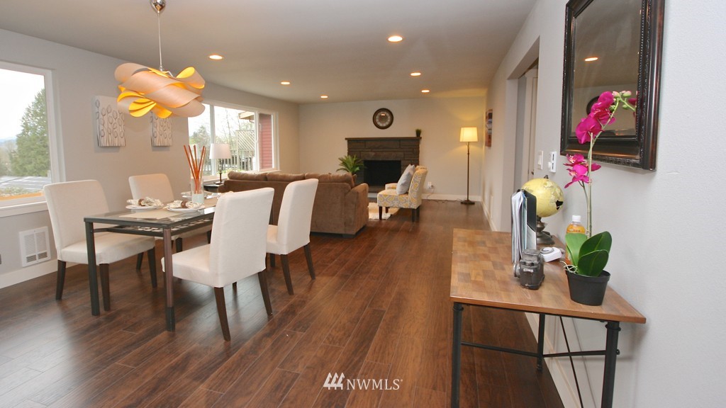 520 Stevens Avenue Northwest Renton, WA 98057 - Photo 4 of 25