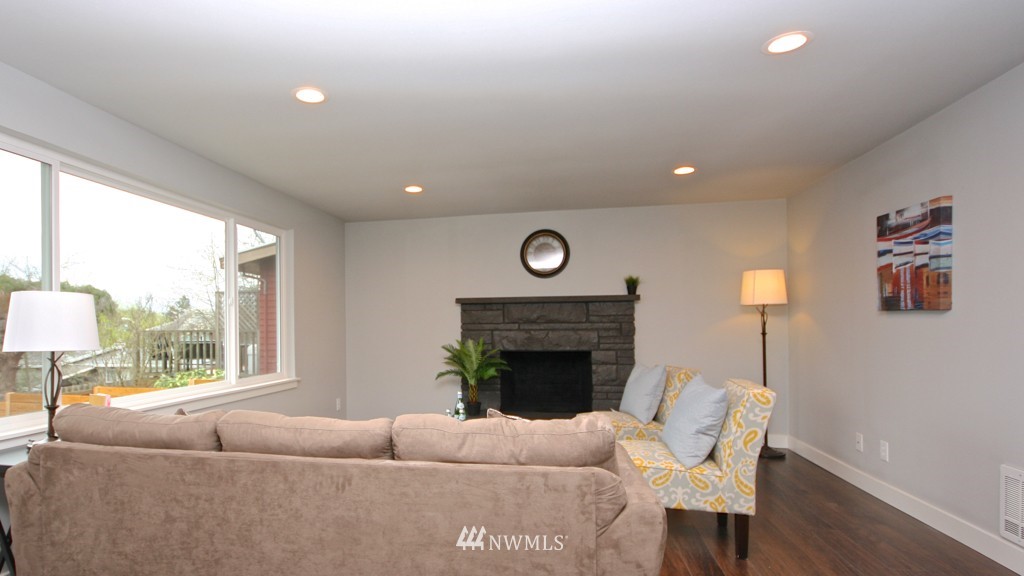 520 Stevens Avenue Northwest Renton, WA 98057 - Photo 5 of 25