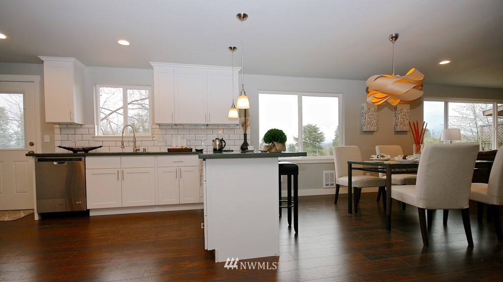 520 Stevens Avenue Northwest Renton, WA 98057 - Photo 10 of 25