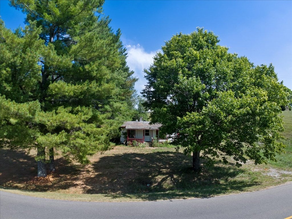 5504 Thornspring Church Road Pulaski, VA 24301 - Photo 3 of 18 Gallery Image 3
