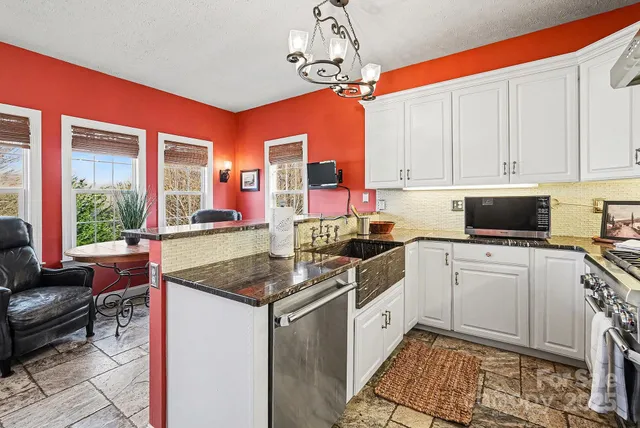 $459,990 | 646 High Quarry Road, Hendersonville, NC 28791