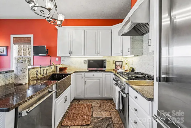 $459,990 | 646 High Quarry Road, Hendersonville, NC 28791