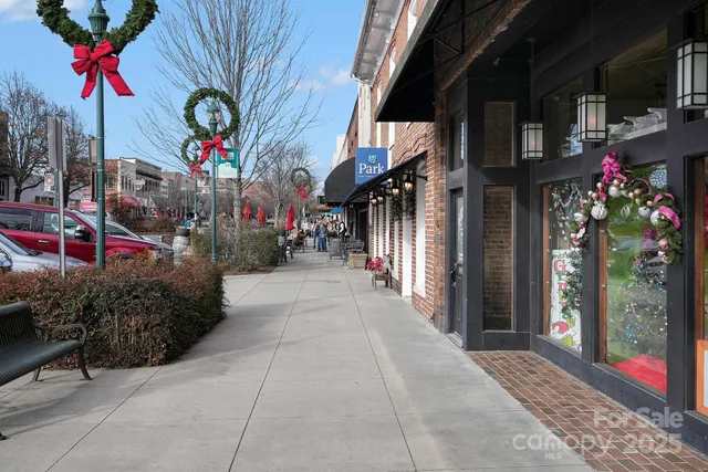 $459,990 | 646 High Quarry Road, Hendersonville, NC 28791