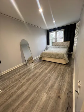 $6,000 | 107 A Baker Hill Road, Great Neck, NY 11023