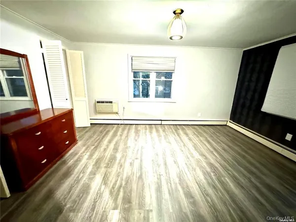 $6,000 | 107 A Baker Hill Road, Great Neck, NY 11023