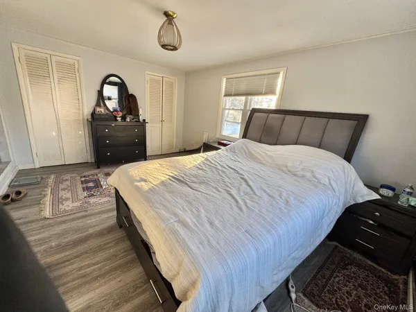 $6,000 | 107 A Baker Hill Road, Great Neck, NY 11023