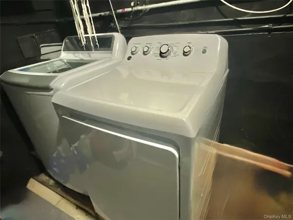 $6,000 | 107 A Baker Hill Road, Great Neck, NY 11023