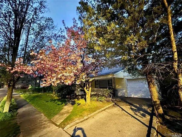 $6,000 | 107 A Baker Hill Road, Great Neck, NY 11023