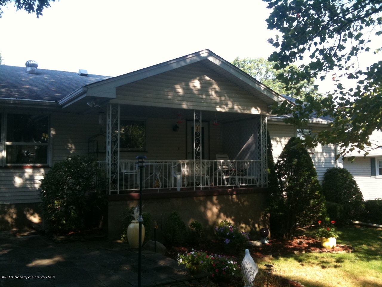 911 Ralph Lane Moosic, PA 18507 - Photo 3 of 6 Gallery Image 3