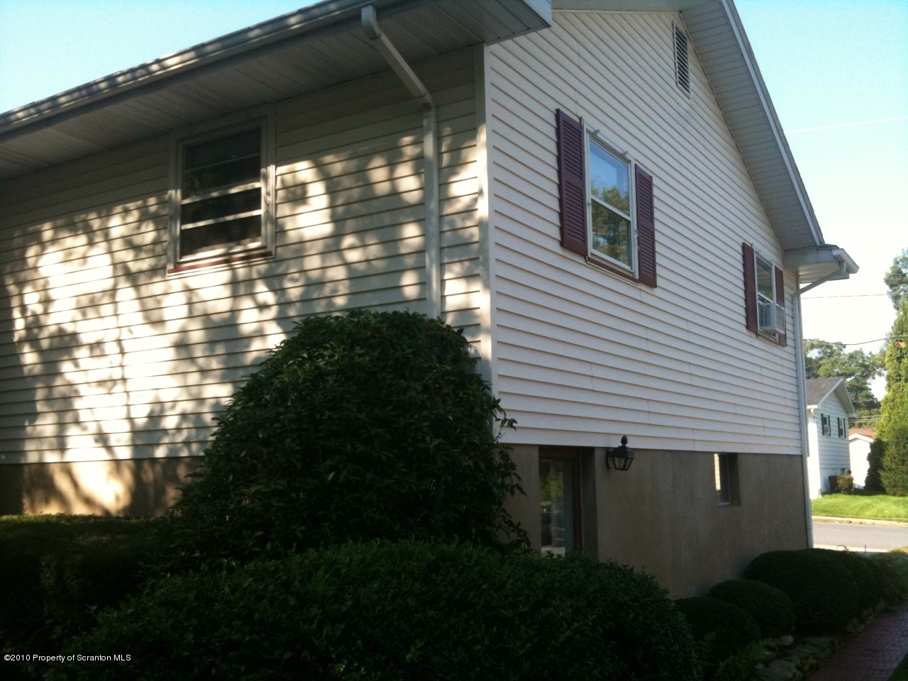 911 Ralph Lane Moosic, PA 18507 - Photo 5 of 6 Gallery Image 5