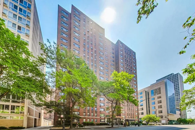 $2,500 | 2909 North Sheridan Road, Unit 1807, Chicago, IL 60657
