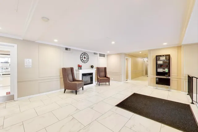 $2,500 | 2909 North Sheridan Road, Unit 1807, Chicago, IL 60657