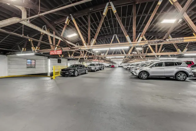 $2,500 | 2909 North Sheridan Road, Unit 1807, Chicago, IL 60657