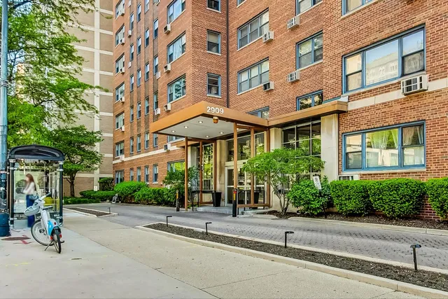 $2,500 | 2909 North Sheridan Road, Unit 1807, Chicago, IL 60657
