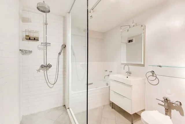 $2,500 | 2909 North Sheridan Road, Unit 1807, Chicago, IL 60657