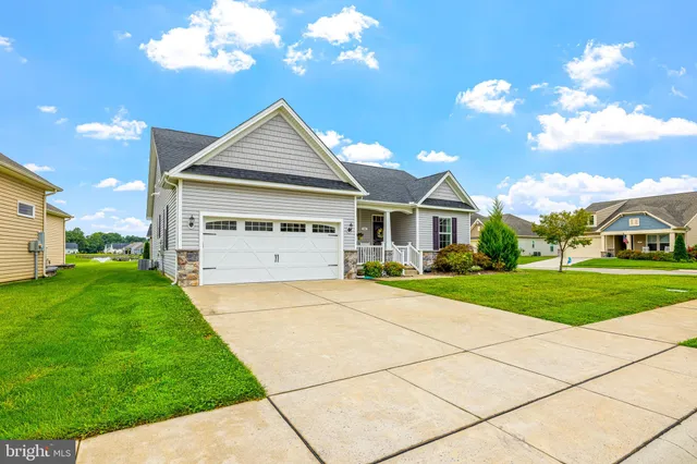 a view of house and yard with green space