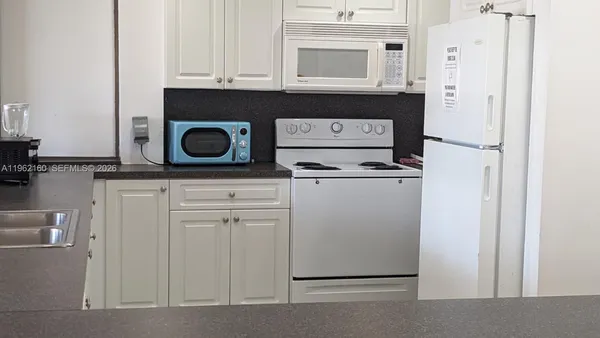 $130,000 | 8000 Sunrise Lakes Drive North, Unit 309, Sunrise, FL 33322