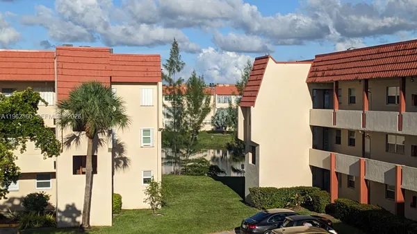 $130,000 | 8000 Sunrise Lakes Drive North, Unit 309, Sunrise, FL 33322
