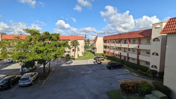 $130,000 | 8000 Sunrise Lakes Drive North, Unit 309, Sunrise, FL 33322