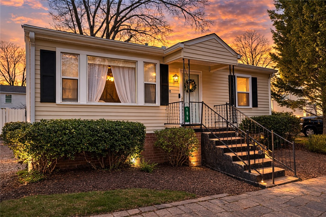 1909 Northview Avenue Anderson, SC 29625 - Photo 3 of 21 Charming front at Sunset