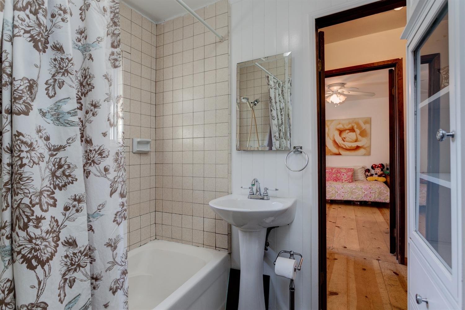 195 Grapevine Road Oak View, CA 93022 - Photo 16 of 41 a bathroom with a bathtub and shower
