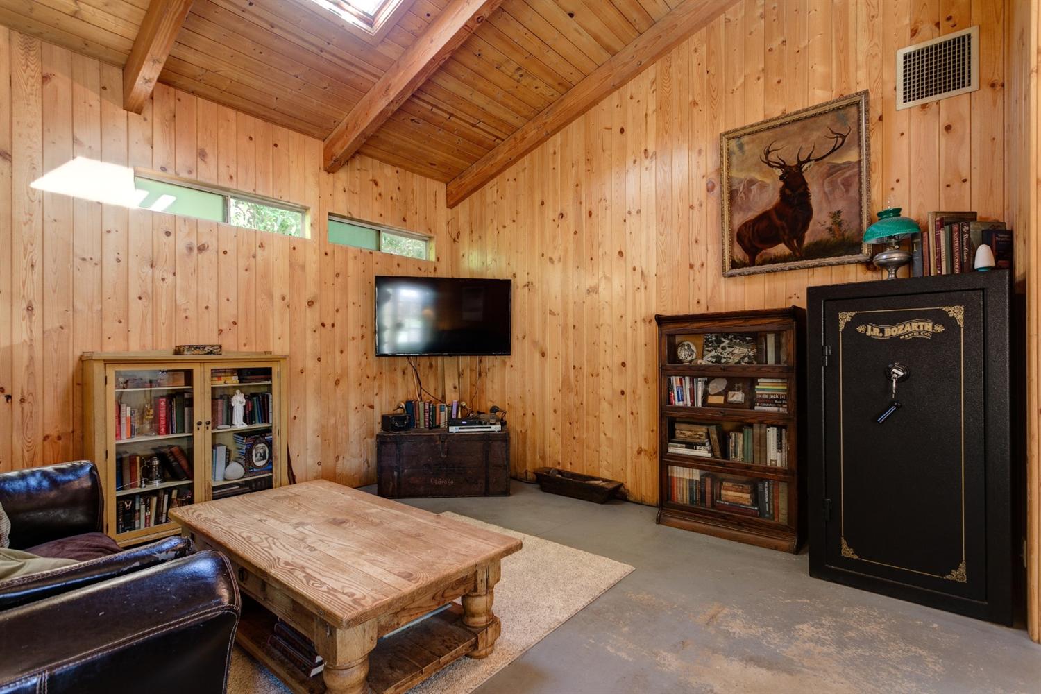 195 Grapevine Road Oak View, CA 93022 - Photo 22 of 41 a living room with furniture and a flat screen tv